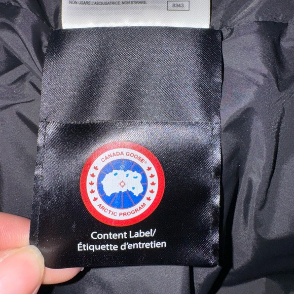 Black Canada Goose Lorette Parka with original coyote fur - Picture 5 of 14